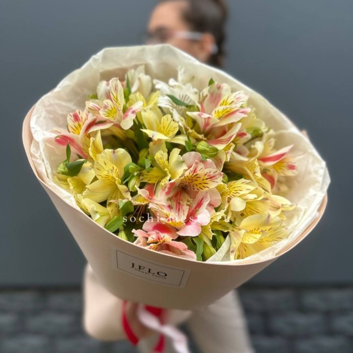 Альстромерии в нежном оформлении в Саранске