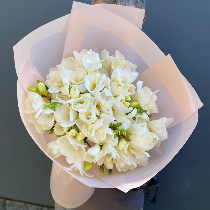 Букет белых фрезий  в Саранске