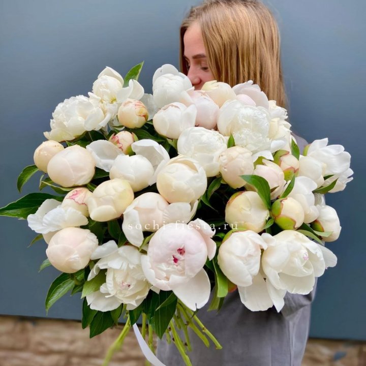 Охапка пионов в Саранске