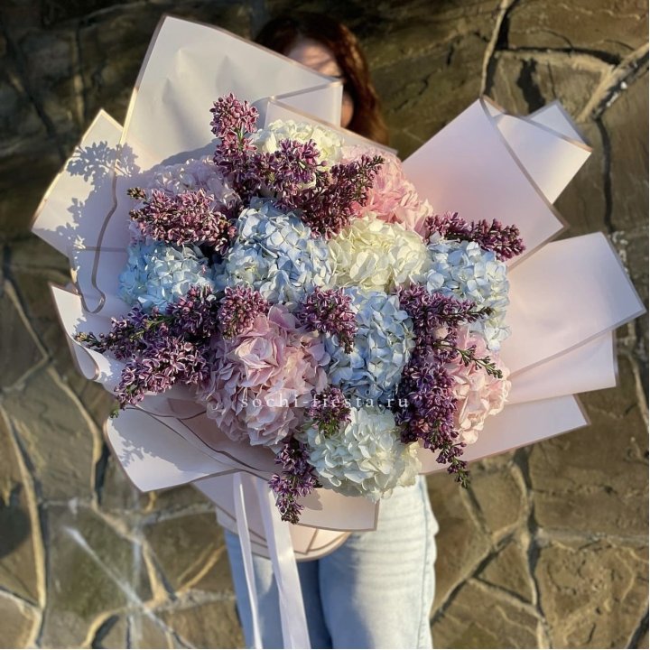 Букет гортензии с сиренью в Саранске