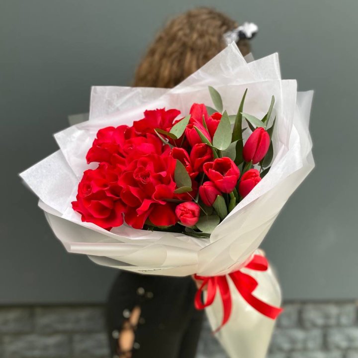 Дуо тюльпаны и розы в Саранске