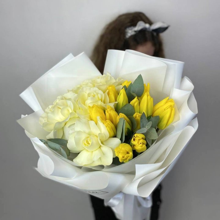 Дуо жёлтые тюльпаны и розы в Саранске