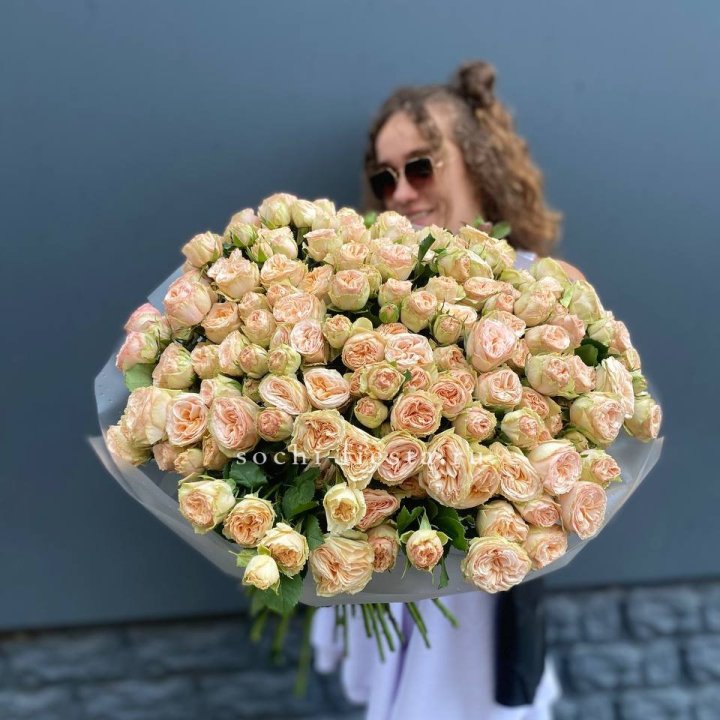 51 пионовидная роза в Саранске