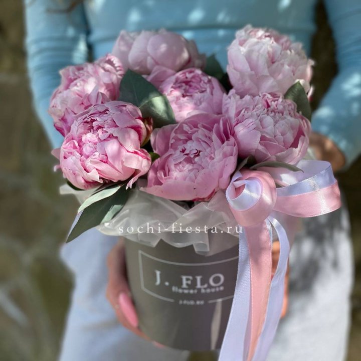 Цилиндр пионов с эвкалиптом в Саранске