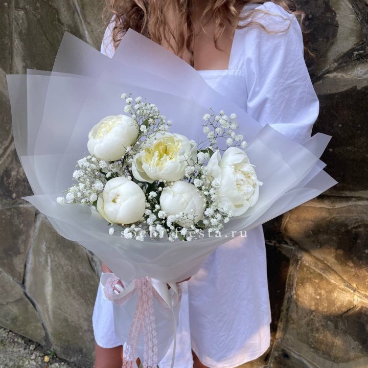 Букет белых пионов "Файв" в Саранске
