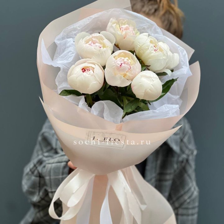 Букет белых пионов в Саранске