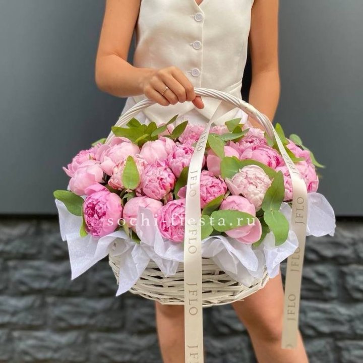 29 пионов в корзине в Саранске