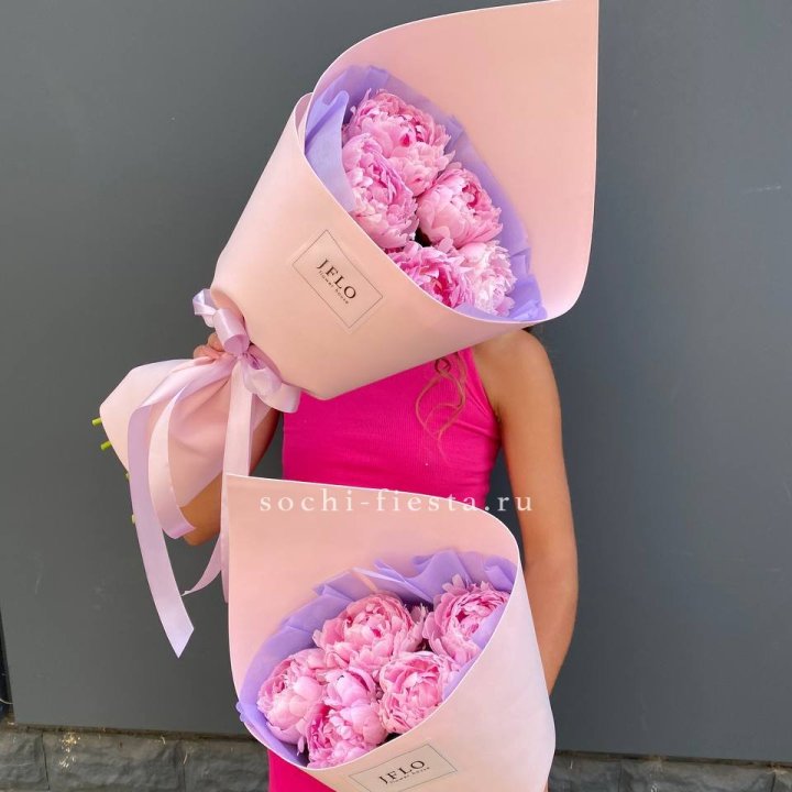 Букет из 5 пионов в Саранске