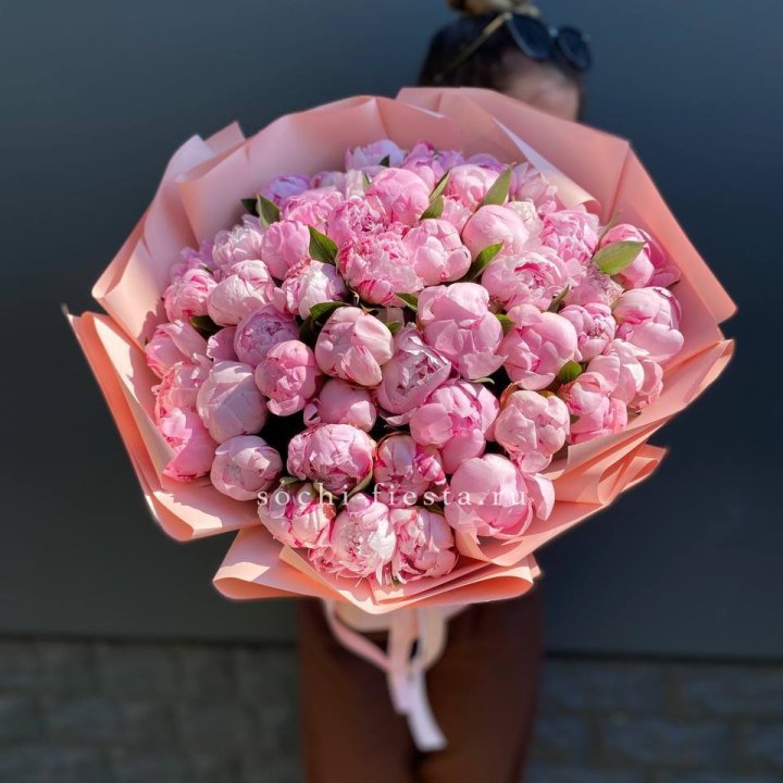 Нежный букет 51 пионов  в Саранске