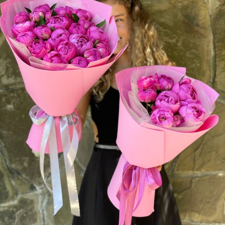 Букет ярких пионов  в Саранске