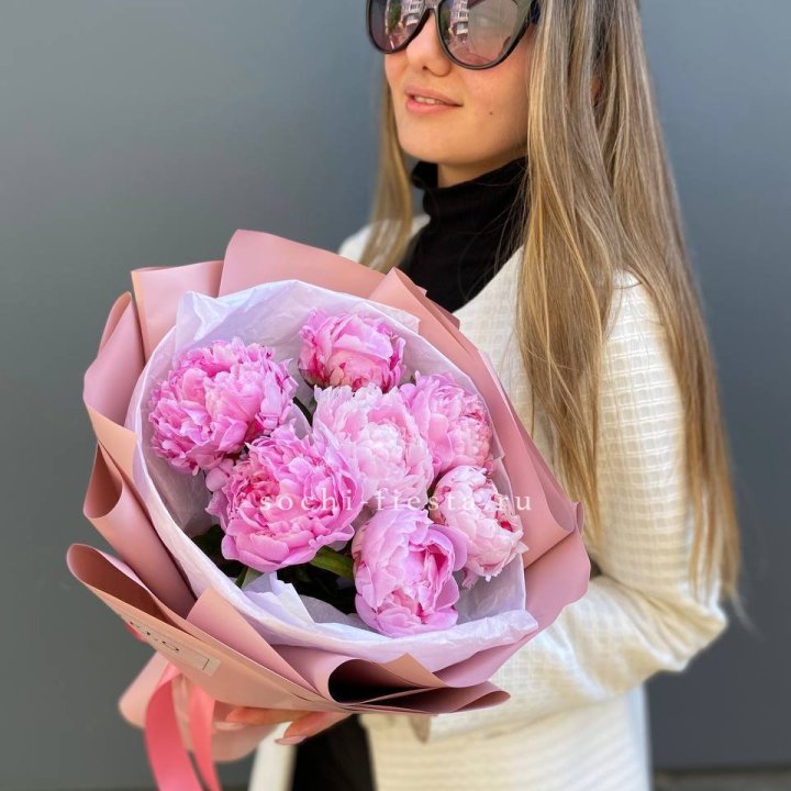 7 пионов в оформлении в Саранске