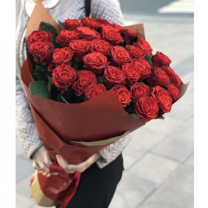 29 высоких роз  в Саранске