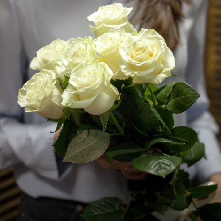 7 белых роз в Саранске