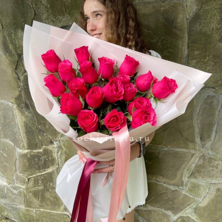19 алых роз в Саранске