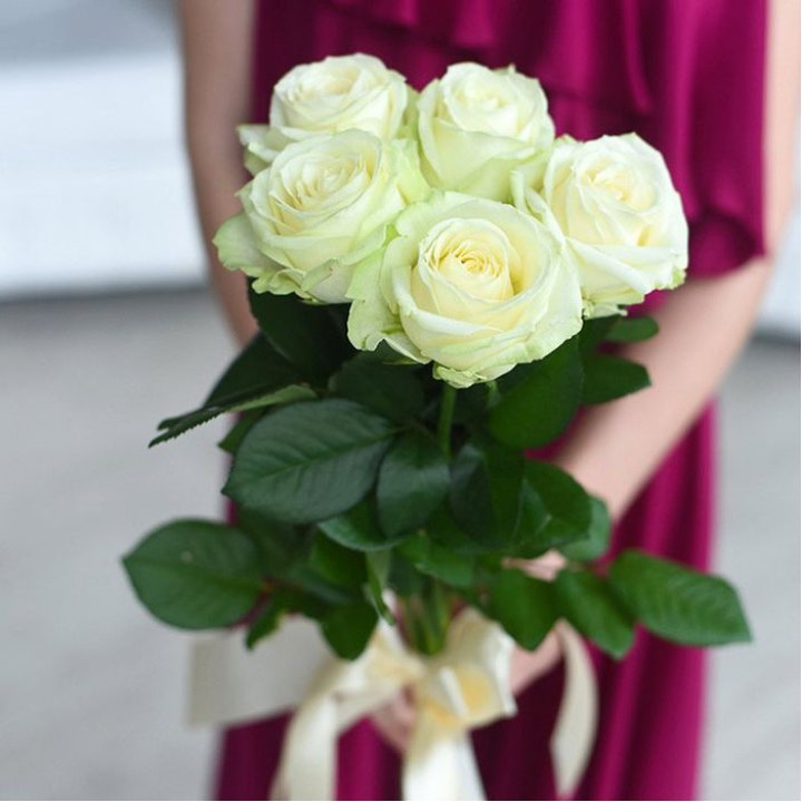 5 белых роз в Саранске