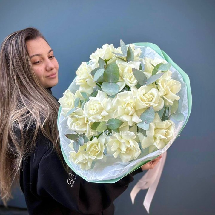 15 Белых французских роз "Ноте бьянка" в Саранске