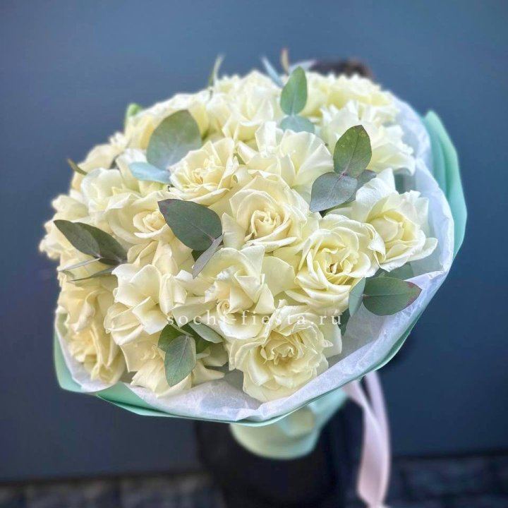 25 Белых французских роз "Ноте бьянка" в Саранске