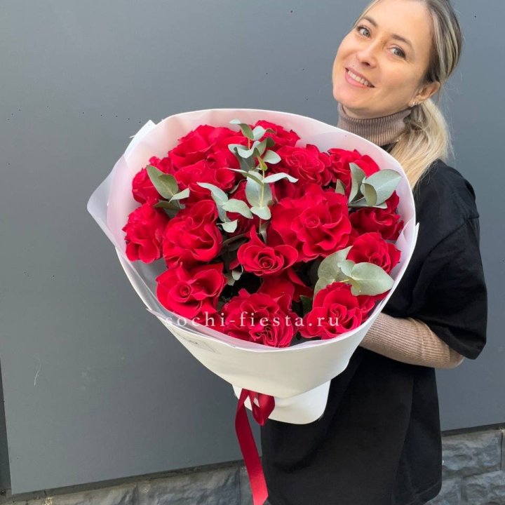 17 Красных французских роз в Саранске