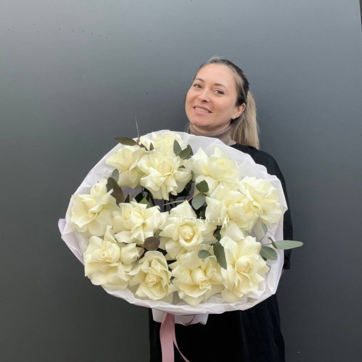 13 Белых французских роз Облако в Саранске