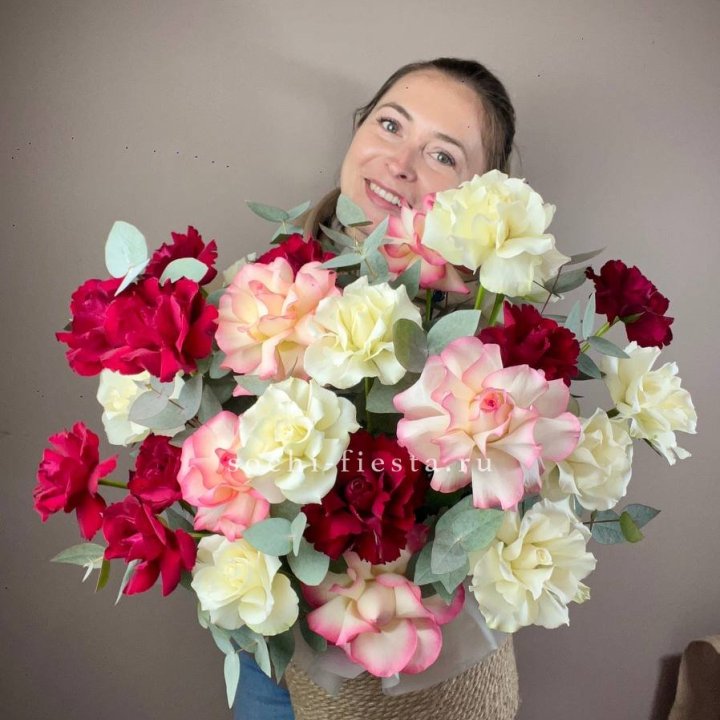 35 французских роз микс в джутовом боксе в Саранске