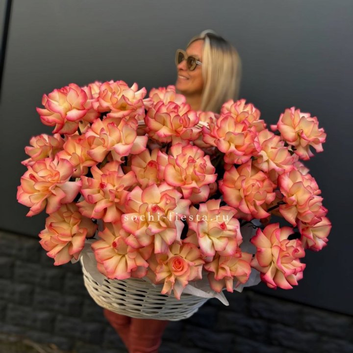 45 французских роз Джумилия в корзине в Саранске