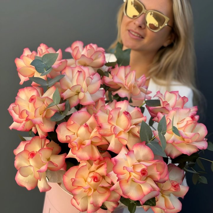 15 французских  роз Джумилия в боксе в Саранске