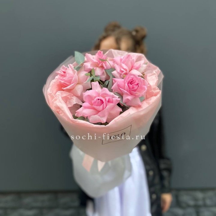 5 французских розовых роз  в Саранске