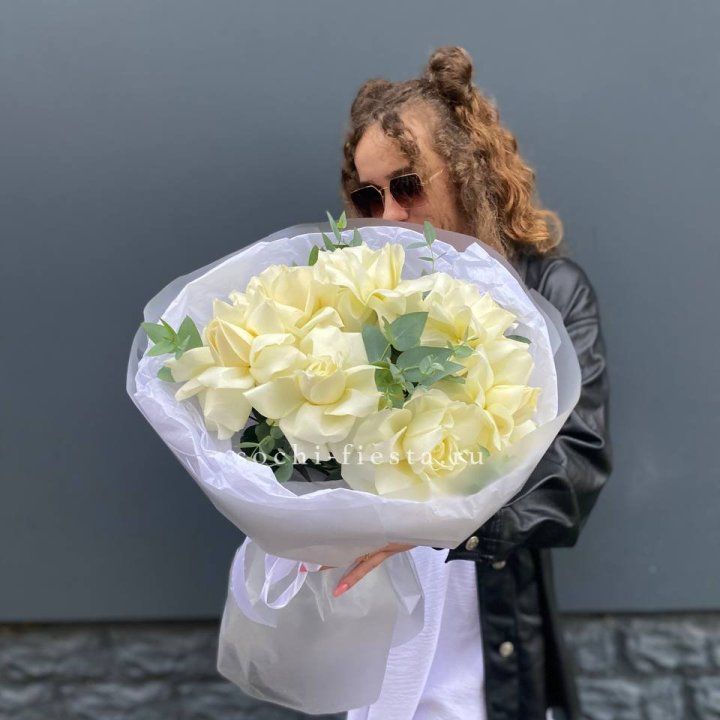 7 Белых французских роз  в Саранске