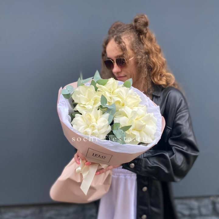 5 Белых французских роз в Саранске