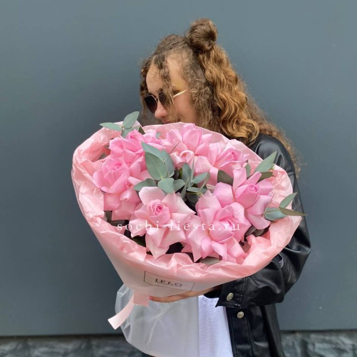 7 розовых роз в Саранске