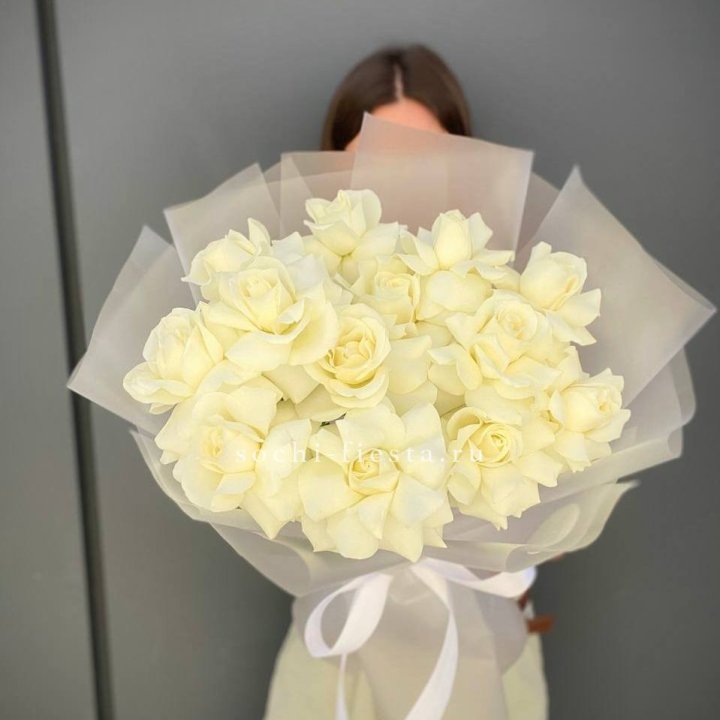 13 белых роз в Саранске