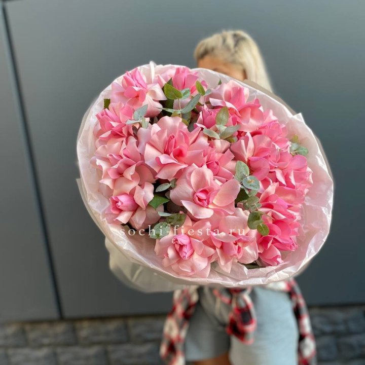 17 розовых роз в Саранске