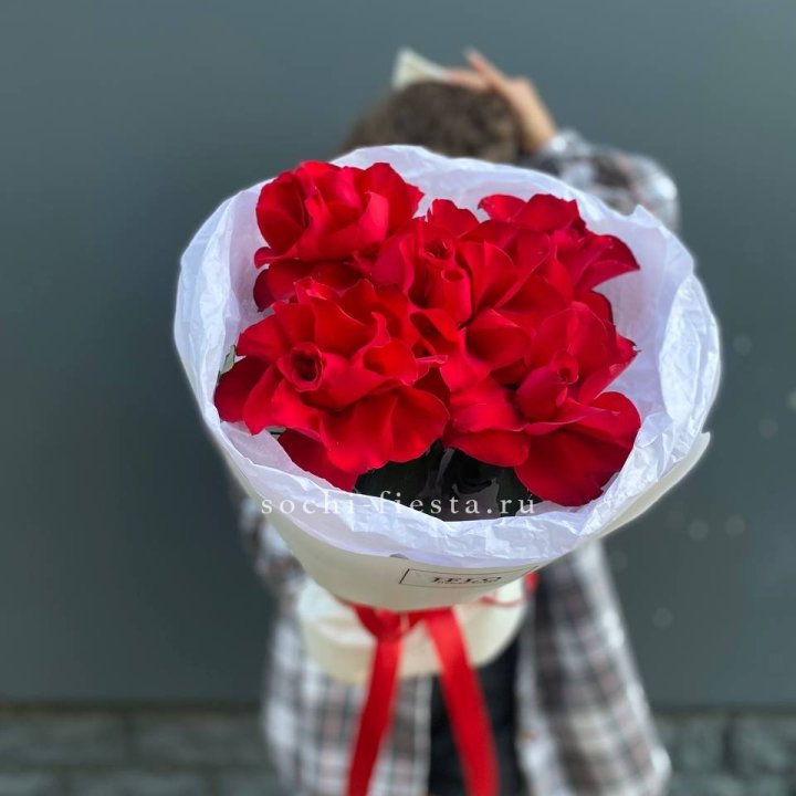 5 французских красных роз в Саранске