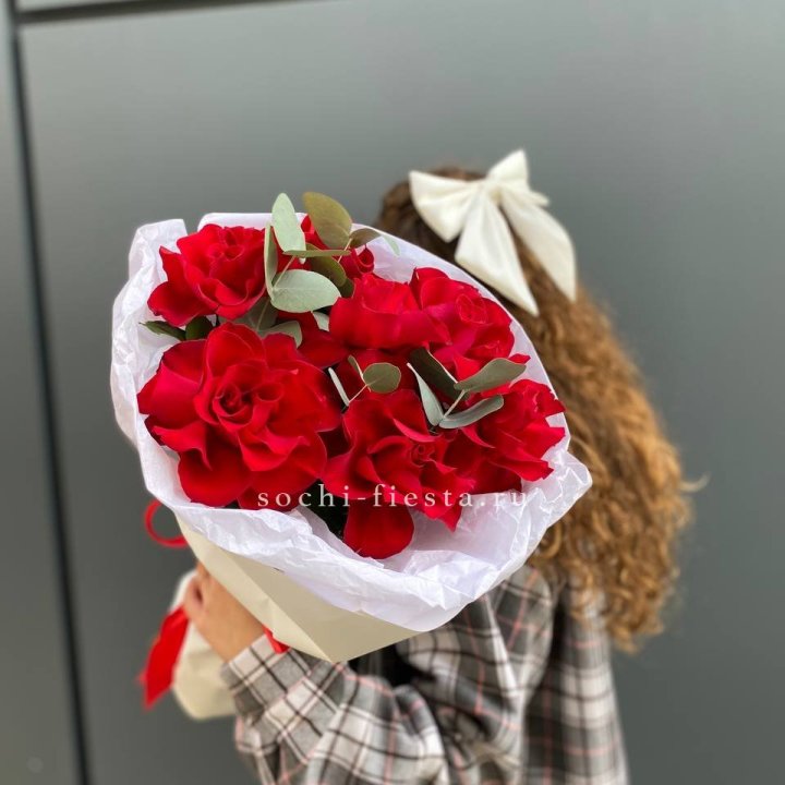 7 красных французских роз в Саранске