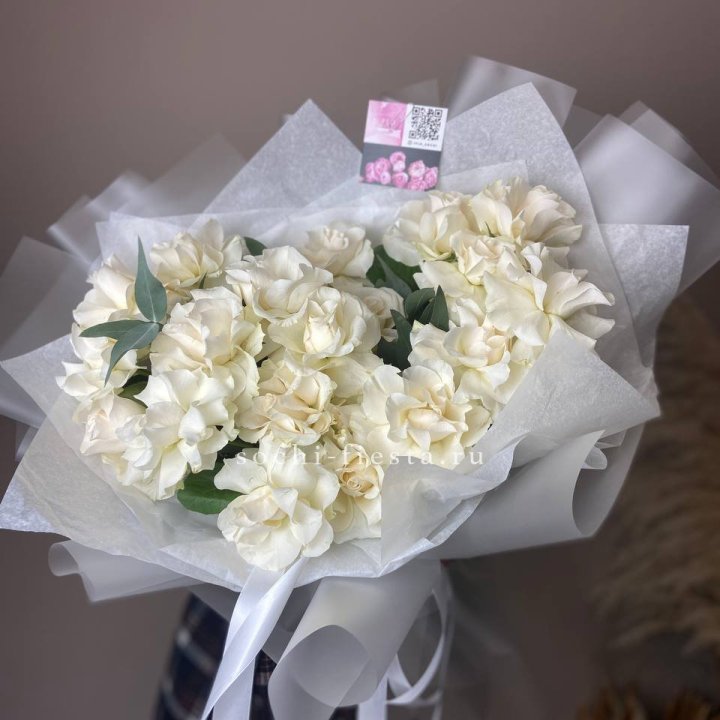 21 французских роз с эвкалиптом в Саранске