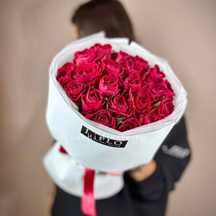 Букет красных роз мадам ред в Саранске