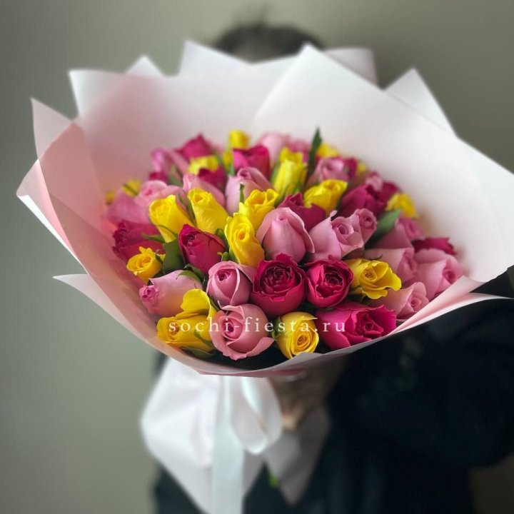 Букет из 51 розы Микс (Кения) в Саранске