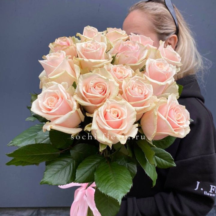 15  кремовых высоких роз в Саранске