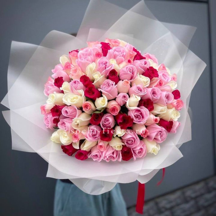 101 разноцветная роза "Карусель" в Саранске