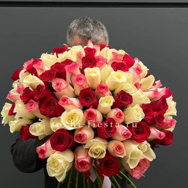 101 разноцветная роза "Джули" в Саранске
