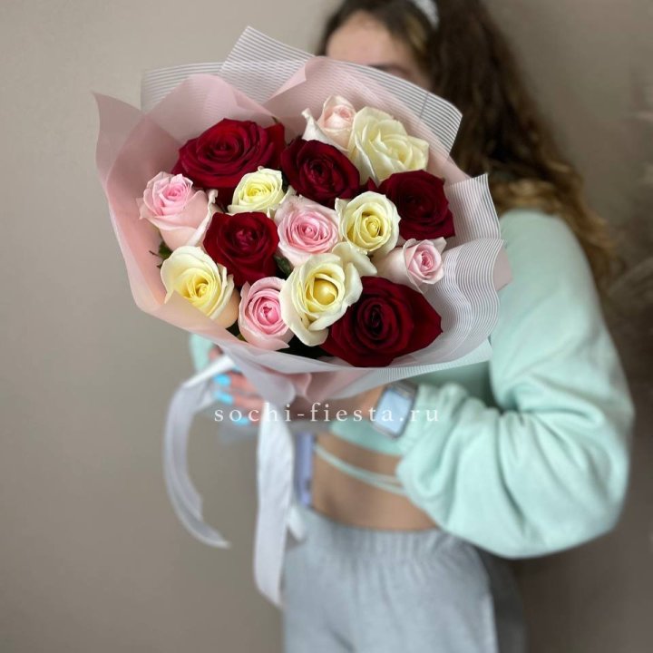 15 роз "Карусель" в Саранске