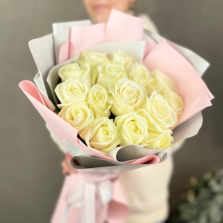 15 белых роз пудра в Саранске