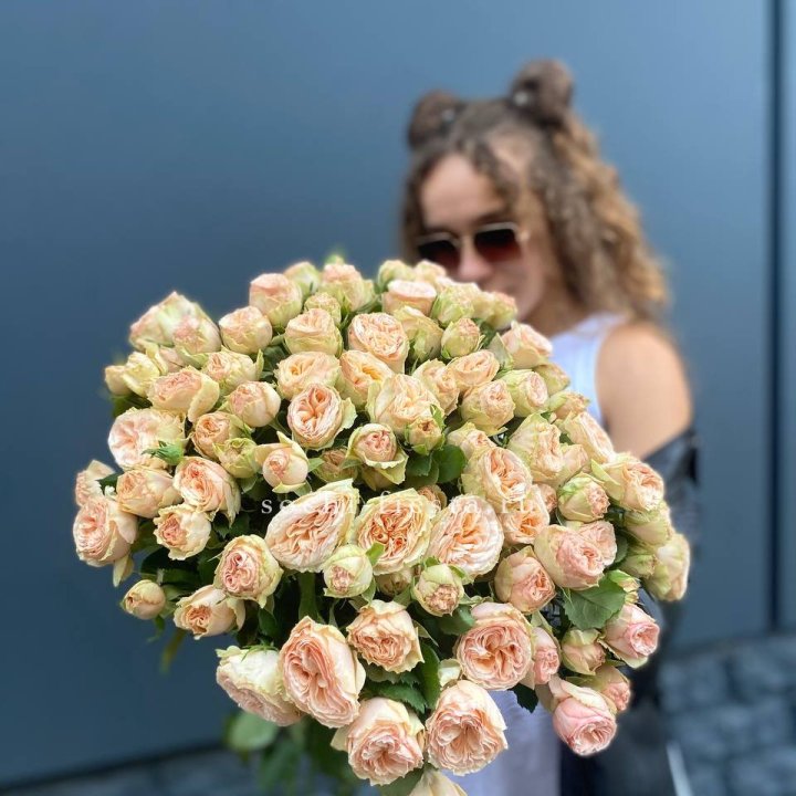 25 пионовидных роз в Саранске