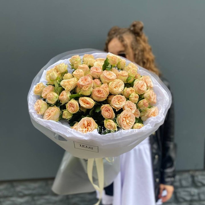 15 пионовидных роз в Саранске