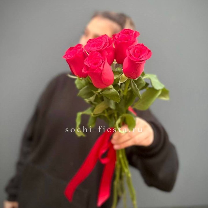 Букет 5 красных роз  в Саранске