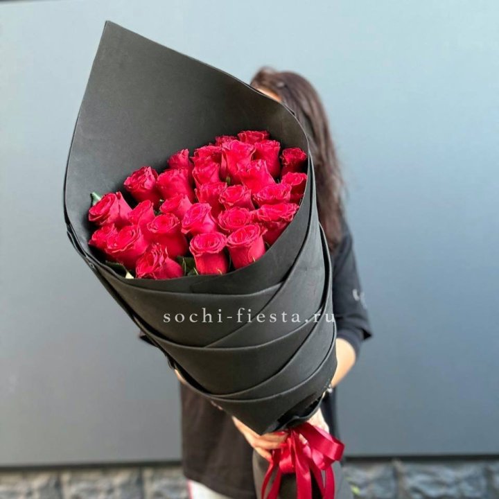 25 высоких красных роз в Саранске