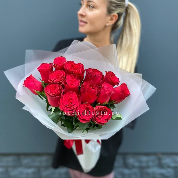 Букет из 15 красных роз  в Саранске
