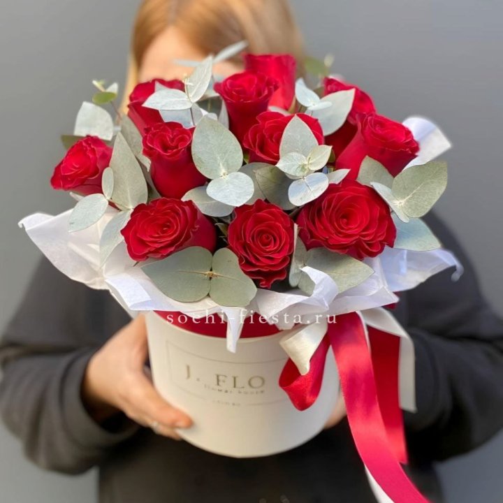 11 роз в шляпной коробке в Саранске
