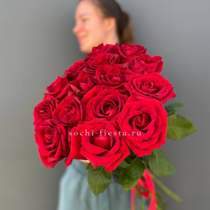 15 красных роз под ленту в Саранске