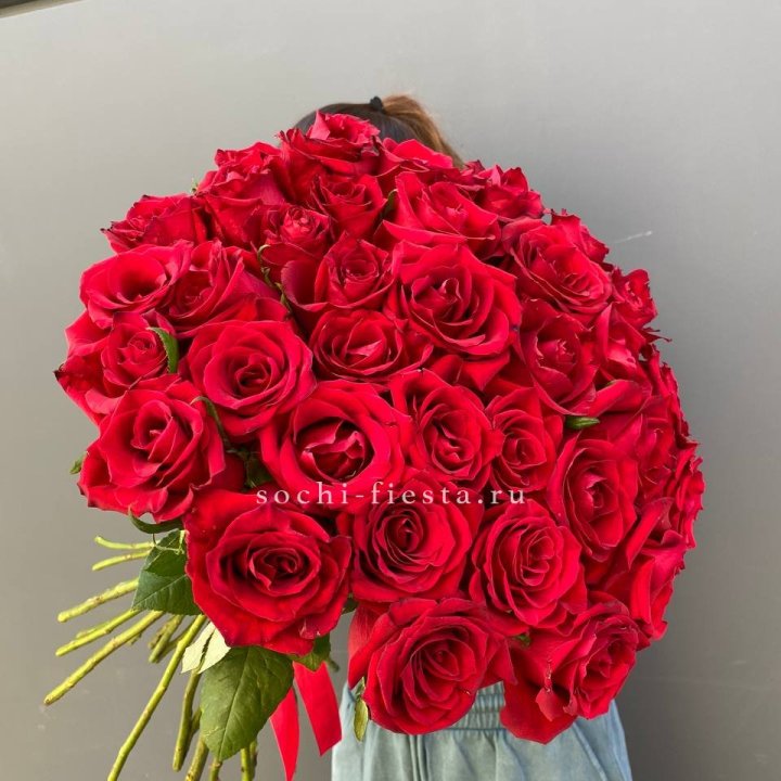 35 красных роз под ленту в Саранске